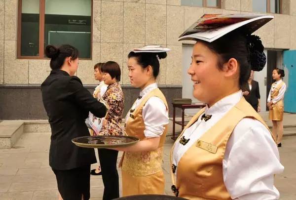匠心淬炼，服务领航——金丰餐饮机场区域服务技能大赛决赛风采纪实